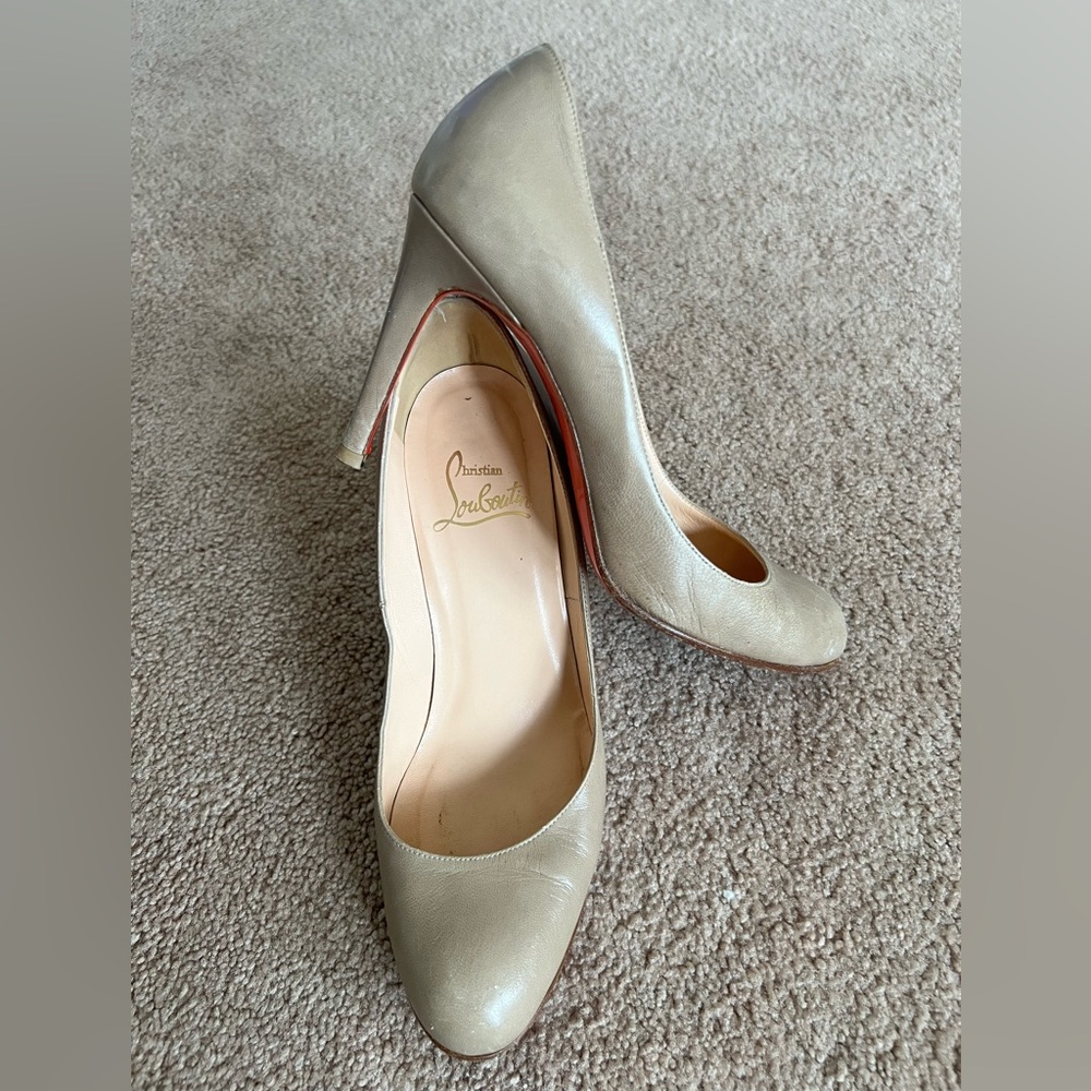 Christian Louboutin Beige Pumps